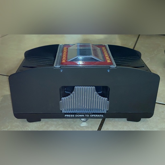 AUTOMATIC PLAYING CARD SHUFFLER - Picture 2 of 2